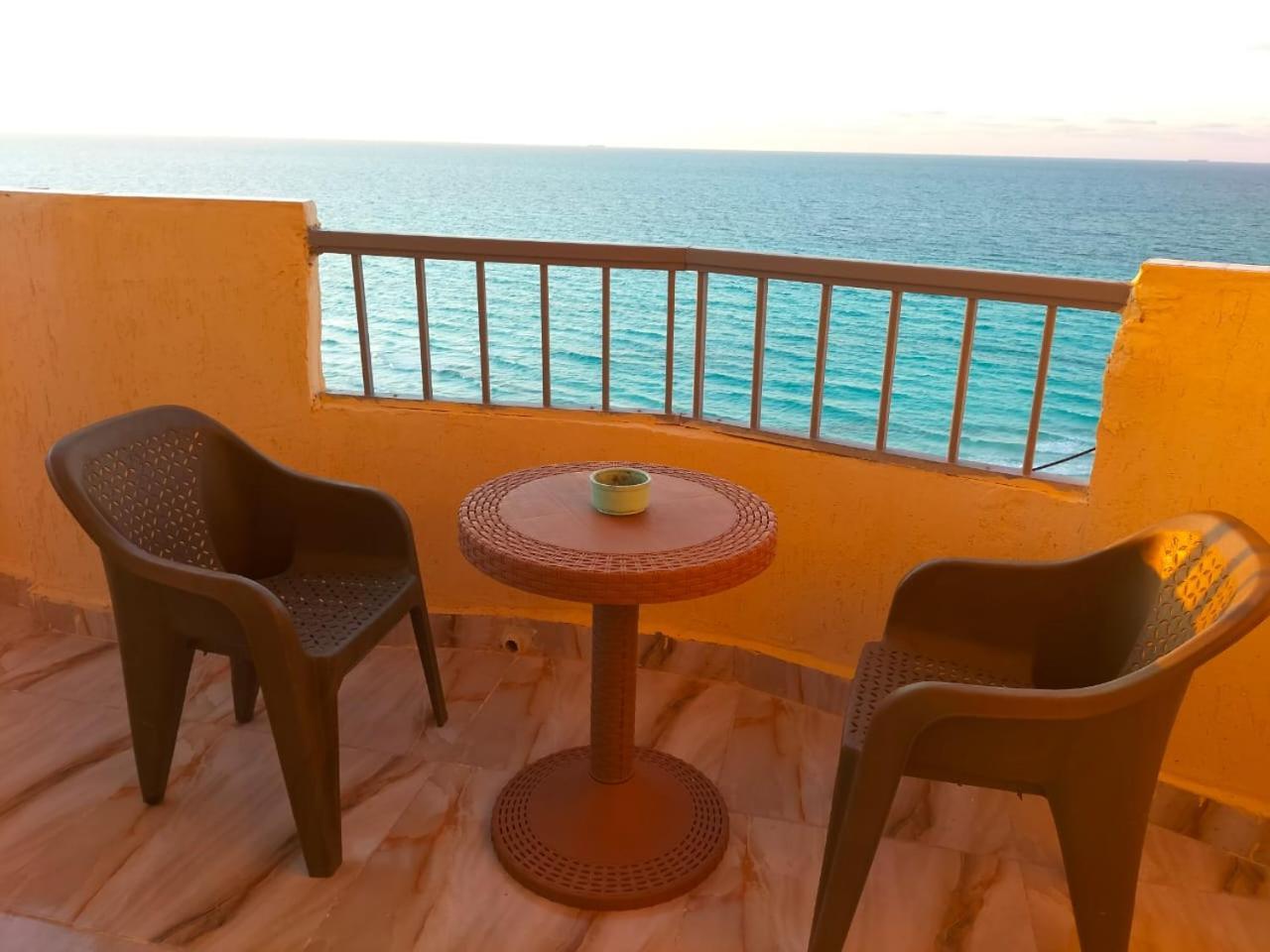 Flores Casas De Playa Alessandria Esterno foto